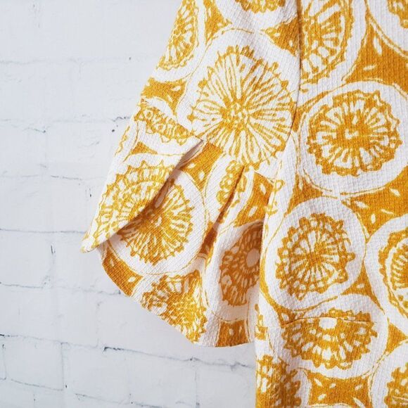 Trina Turk Jacinta 2 Dress Size 2 Yellow Sunburst Sheath Short Sleeve Lined - Picture 4 of 9